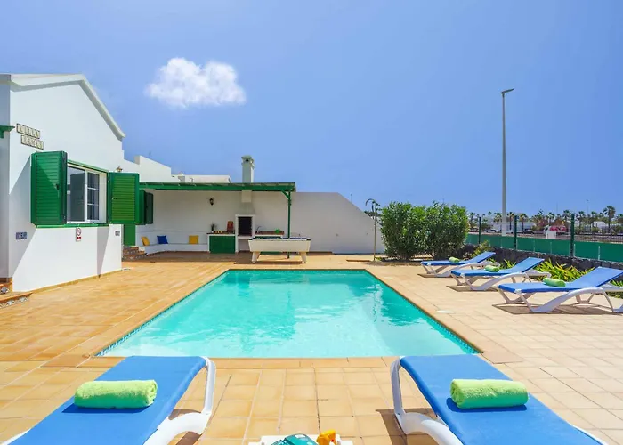 Femes Playa Blanca (Lanzarote)